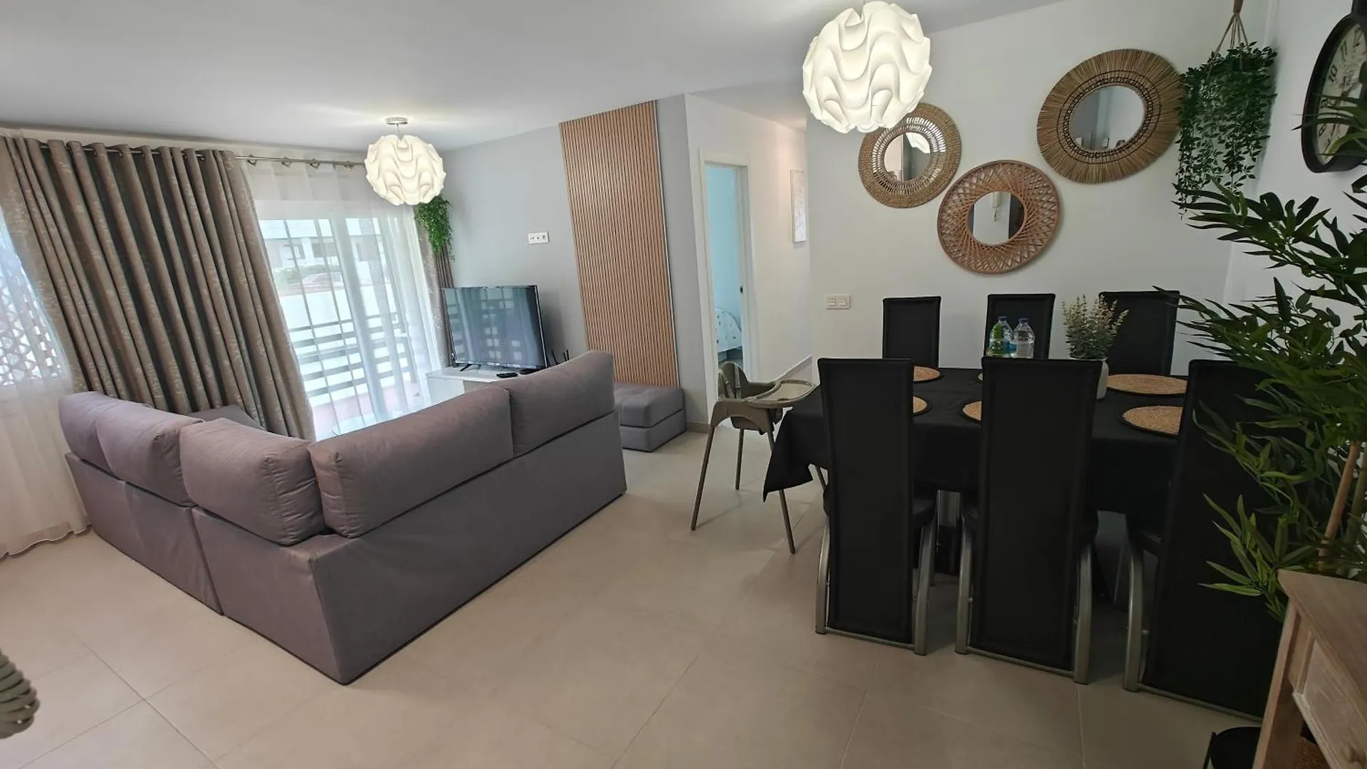 Sun Apartment - 3 Bedrooms, Priv Parking, Pool, Ac, Tv Channels, Fibre Net Los Cristianos  0*, Los Cristianos (Tenerife) Spagna