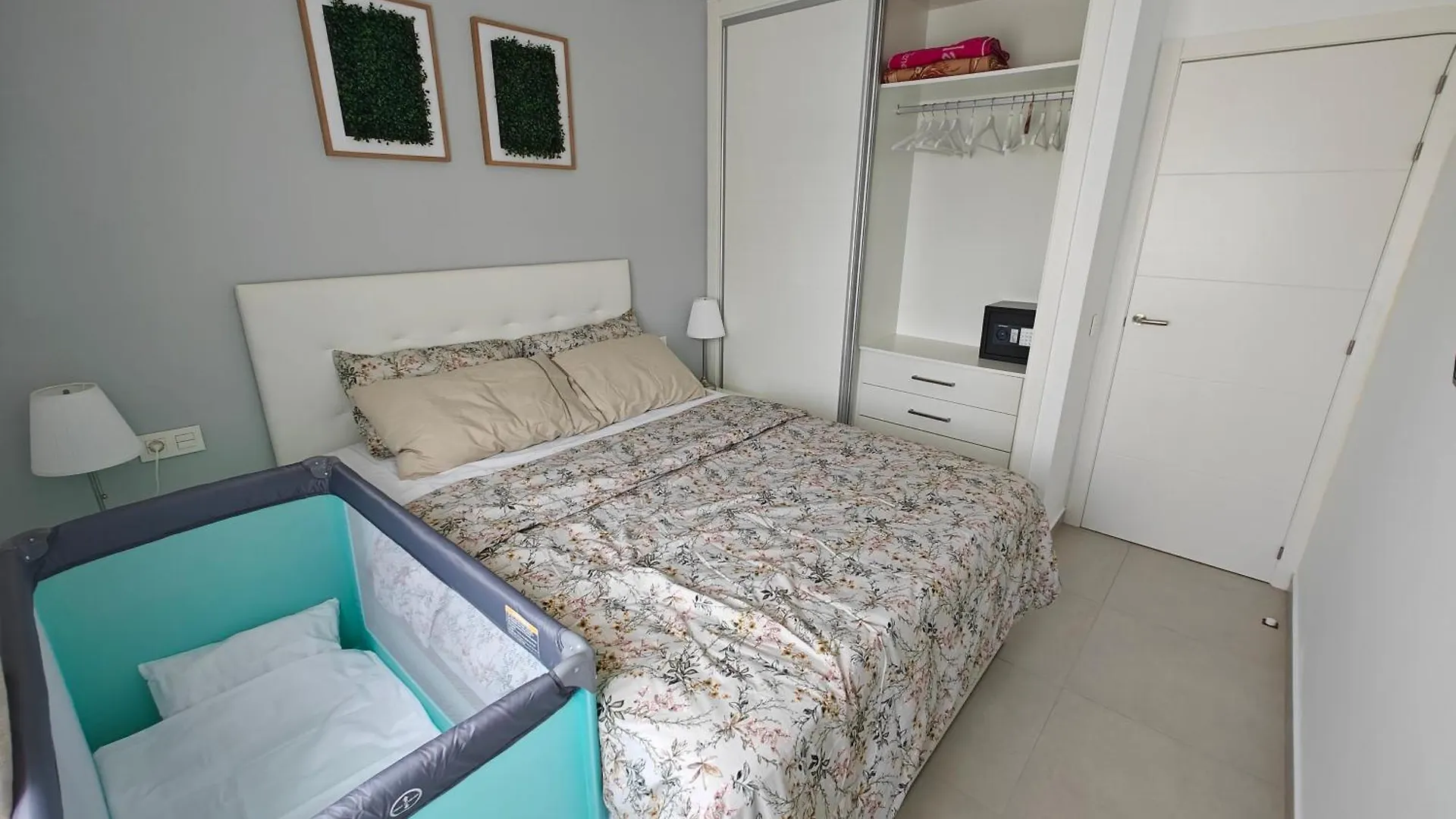 Sun Apartment - 3 Bedrooms, Priv Parking, Pool, Ac, Tv Channels, Fibre Net Los Cristianos  Spagna