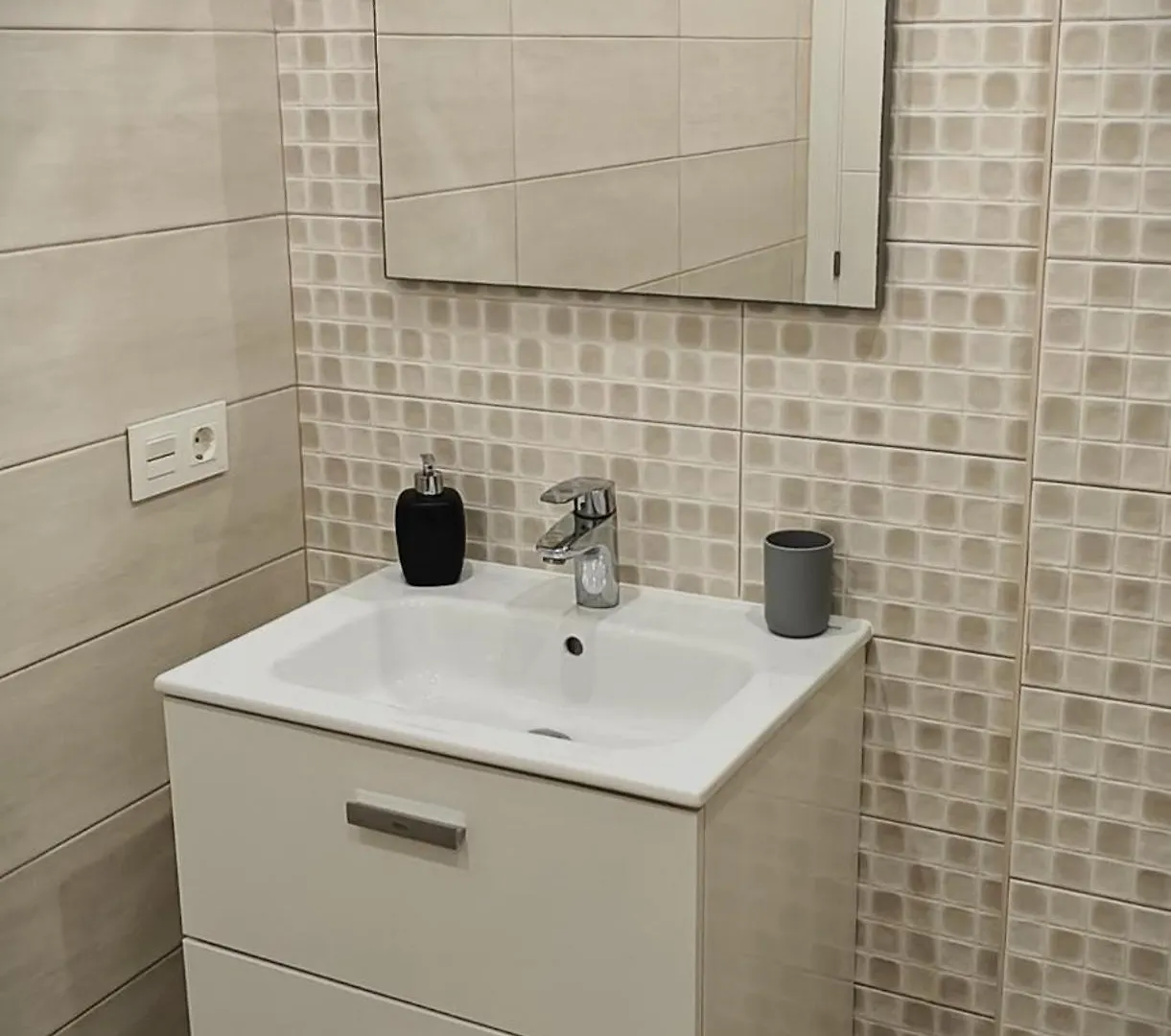Sun Apartment - 3 Bedrooms, Priv Parking, Pool, Ac, Tv Channels, Fibre Net Los Cristianos