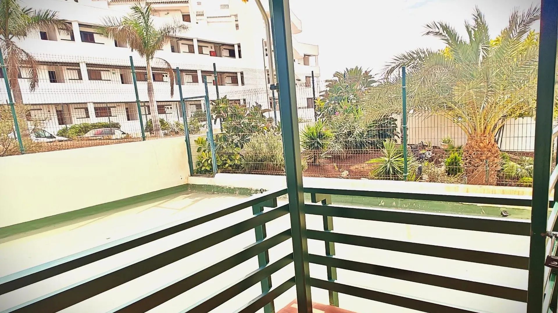 Sun Apartment - 3 Bedrooms, Priv Parking, Pool, Ac, Tv Channels, Fibre Net Los Cristianos
