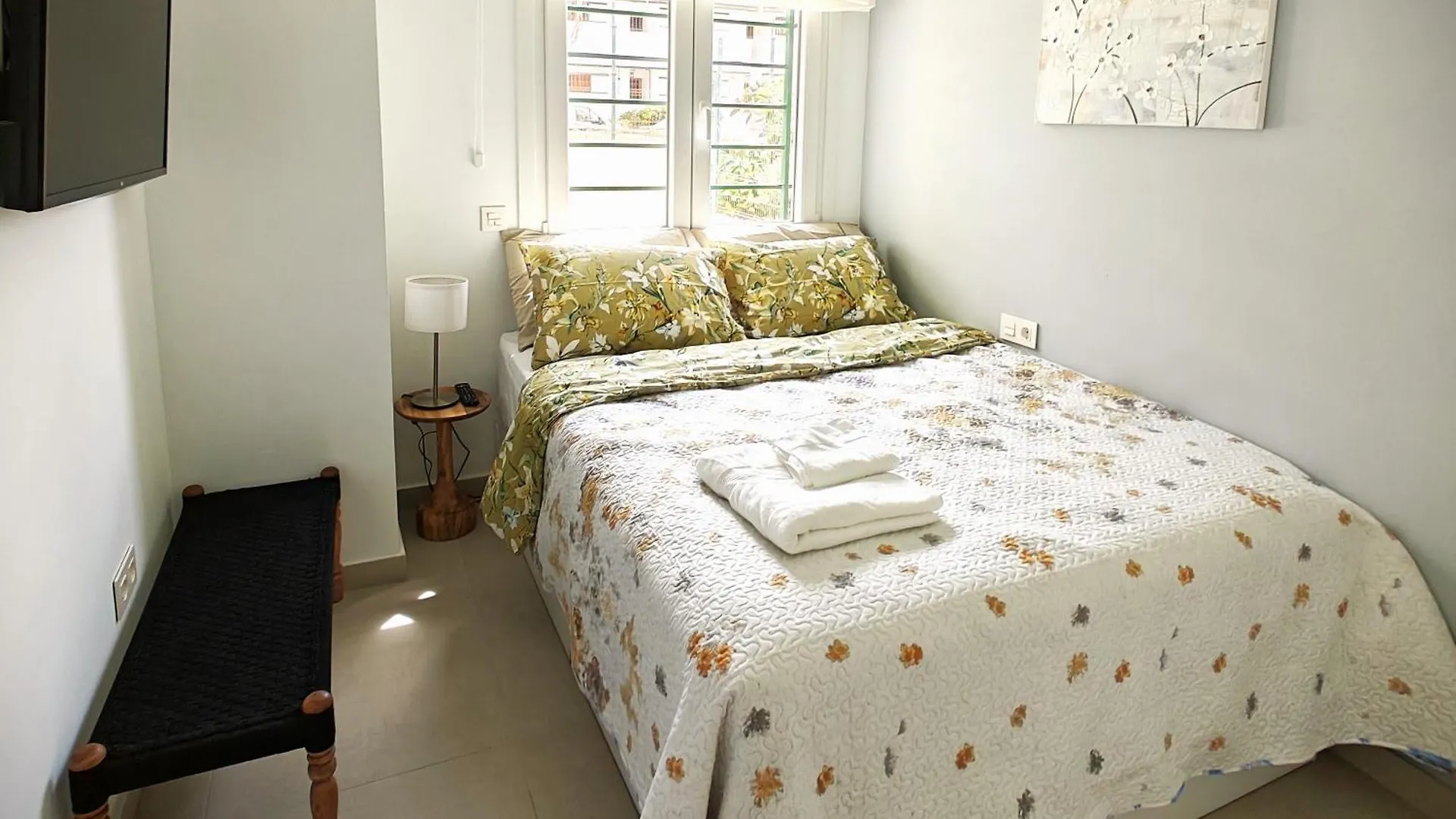 Sun Apartment - 3 Bedrooms, Priv Parking, Pool, Ac, Tv Channels, Fibre Net Los Cristianos  Spagna