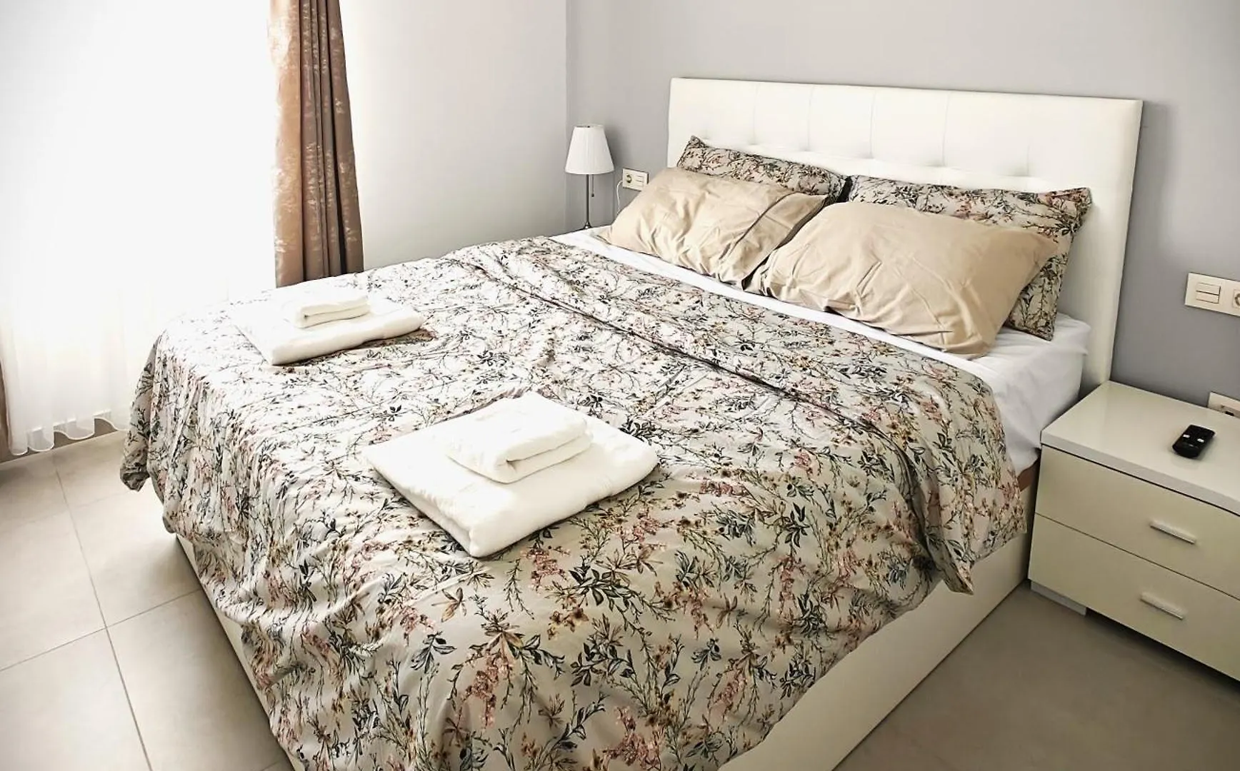 Sun Apartment - 3 Bedrooms, Priv Parking, Pool, Ac, Tv Channels, Fibre Net Los Cristianos  0*, Los Cristianos (Tenerife)