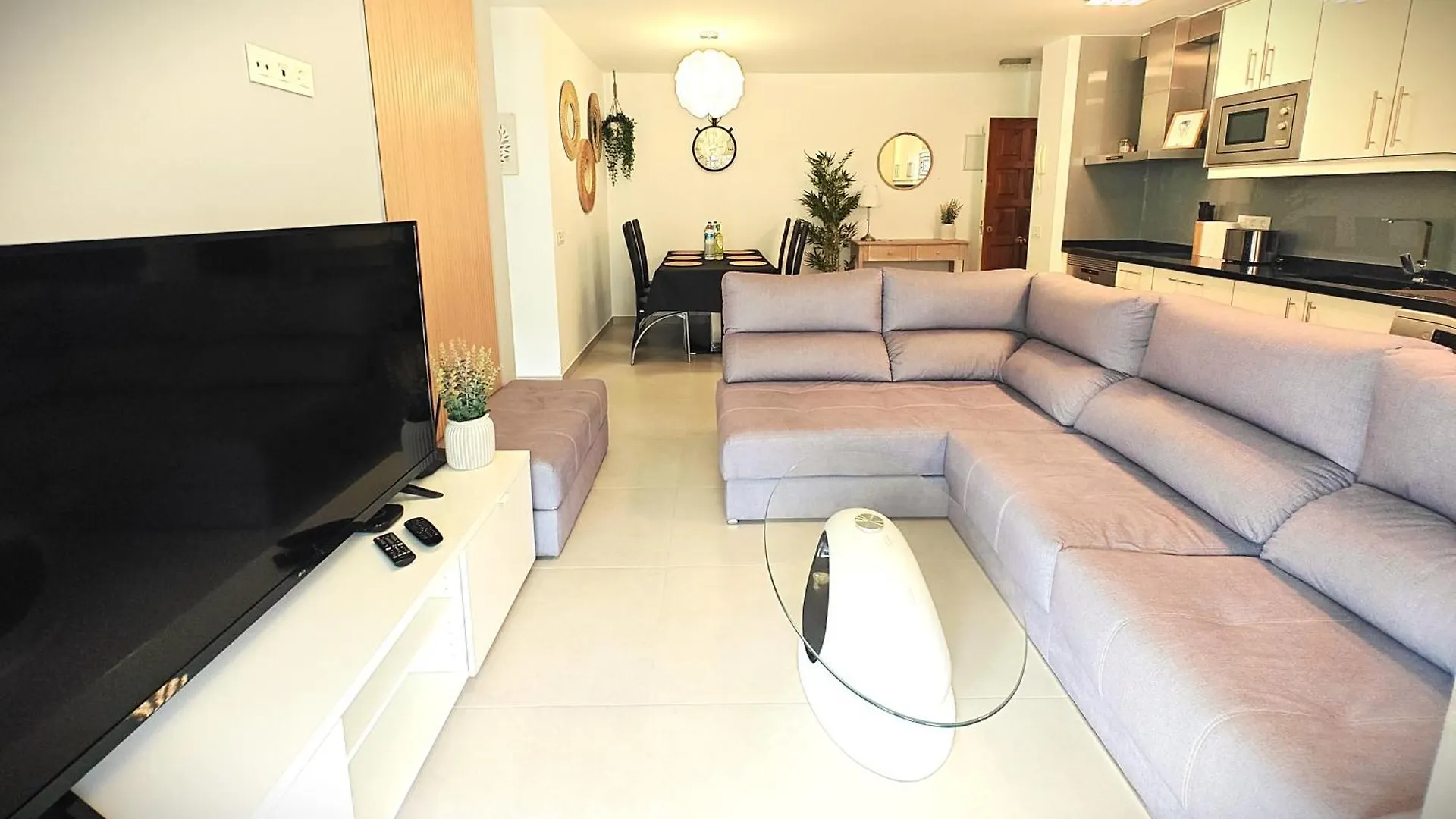 Sun Apartment - 3 Bedrooms, Priv Parking, Pool, Ac, Tv Channels, Fibre Net Los Cristianos