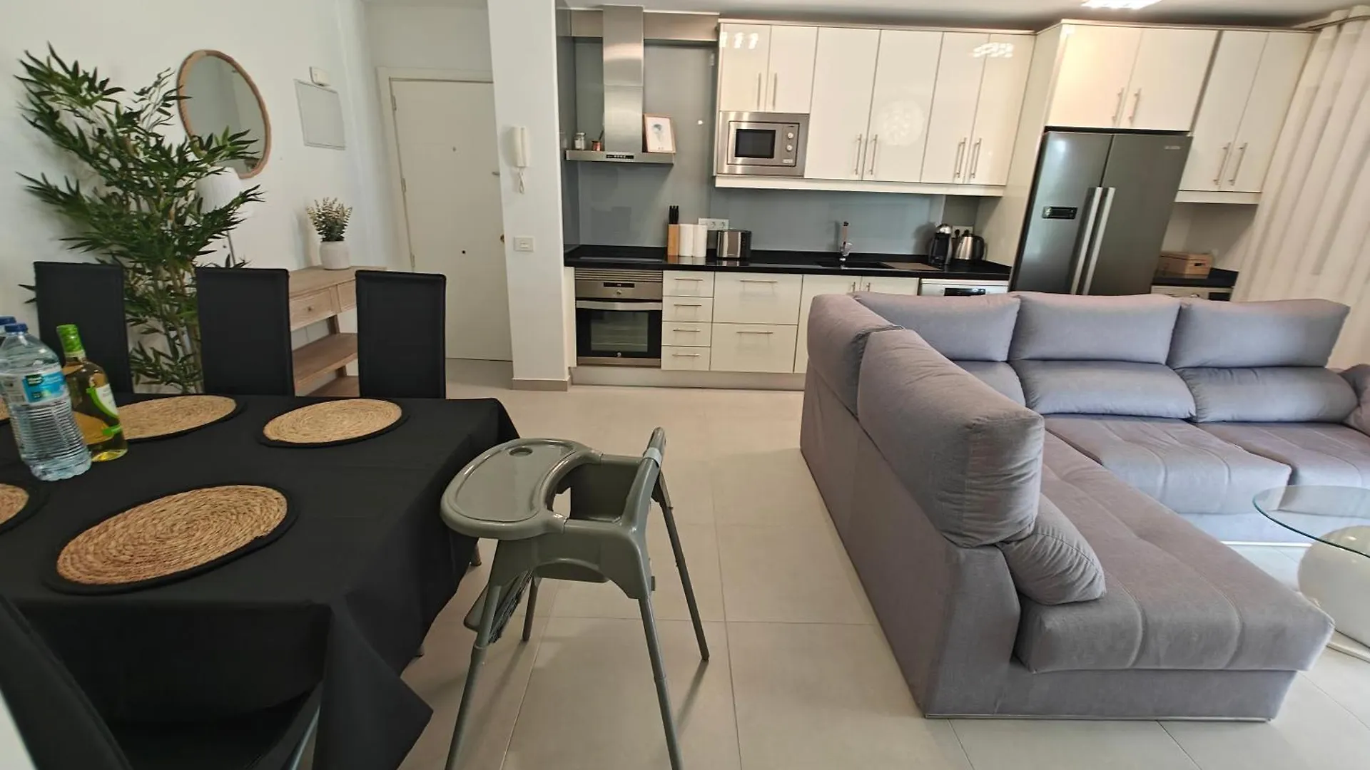 Sun Apartment - 3 Bedrooms, Priv Parking, Pool, Ac, Tv Channels, Fibre Net Los Cristianos