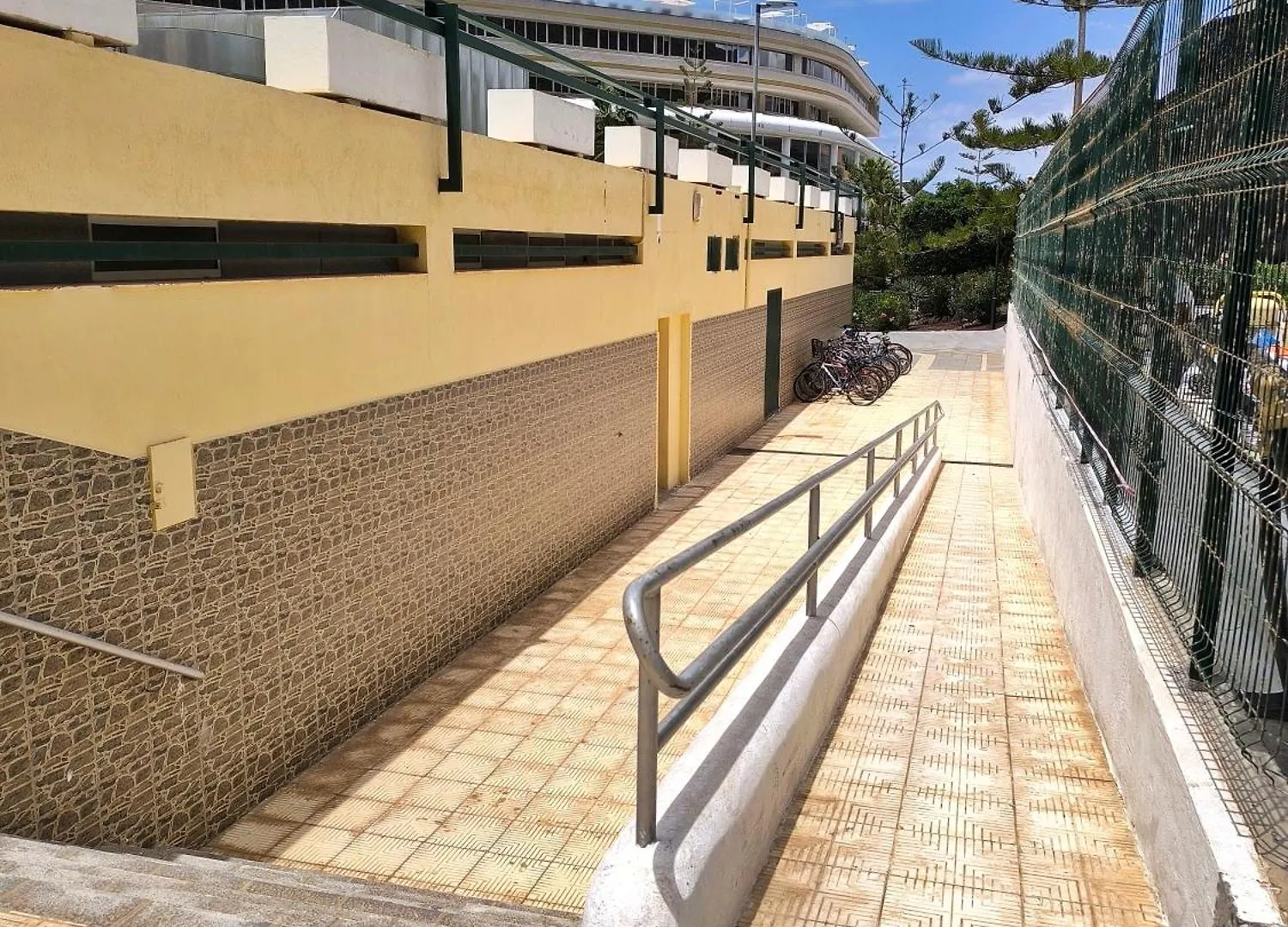 Sun Apartment - 3 Bedrooms, Priv Parking, Pool, Ac, Tv Channels, Fibre Net Los Cristianos  Spain
